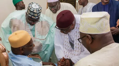 Visite aux familles religieuses : le Ministre à Tivaouane et à Keur Mame El Hadji à Thiès